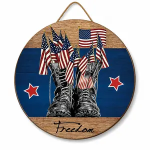 Independence Day Door Hanger, Round Wooden Decoration, Patriotic Theme Ornament, Single Piece, Party Decoration, Perfect for Home Decor