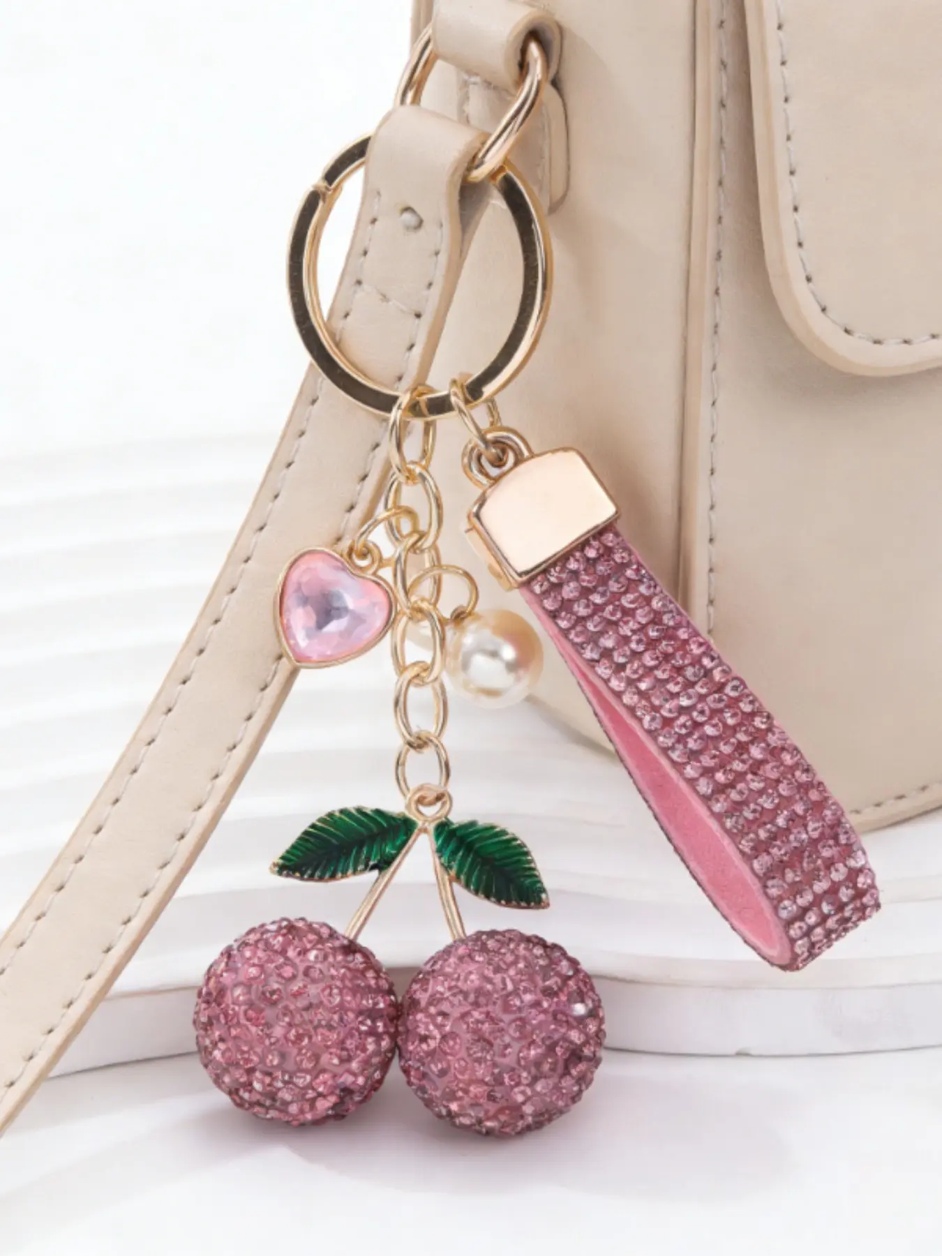 Fruit Rhinestone Studded Cherry Keychain, Stylish Keychain, Lobster Clasp Cherry Keyring Sparkling Cherry Pendant with Pearl Heart Charms, Glitter Red Cherry Key Bag Chain Fruits Cherries Bag Charm Jewelry Cherry Key Ring Bag Accessories Car Key Holder