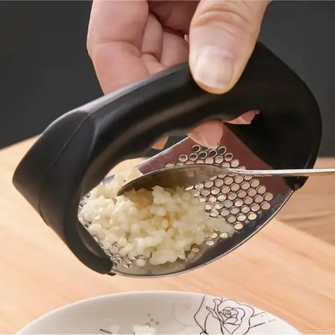 [Upgraded Version] Stainless Steel Garlic Press - Easy-to-clean and durable kitchen gadget for chopping and crushing garlic, Convenient perfect for apartments and dormitories