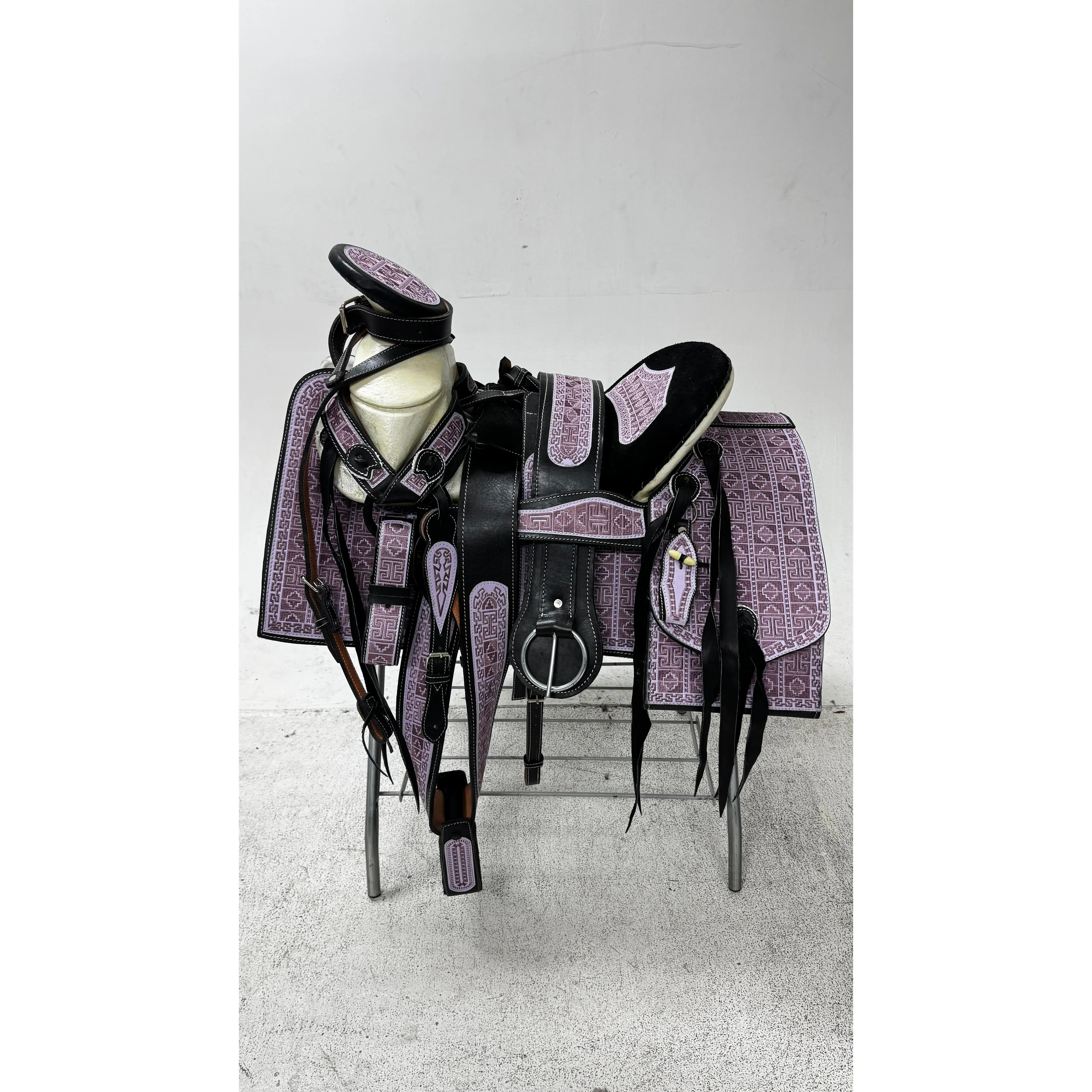 Charro Saddle – Black & Lilac Bordada “Reina Morada” (15.5”)