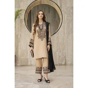 Threaded Grace Silk Karandi by Gul Warun – Beige & Black Embroidered 3pc Suit TGS3