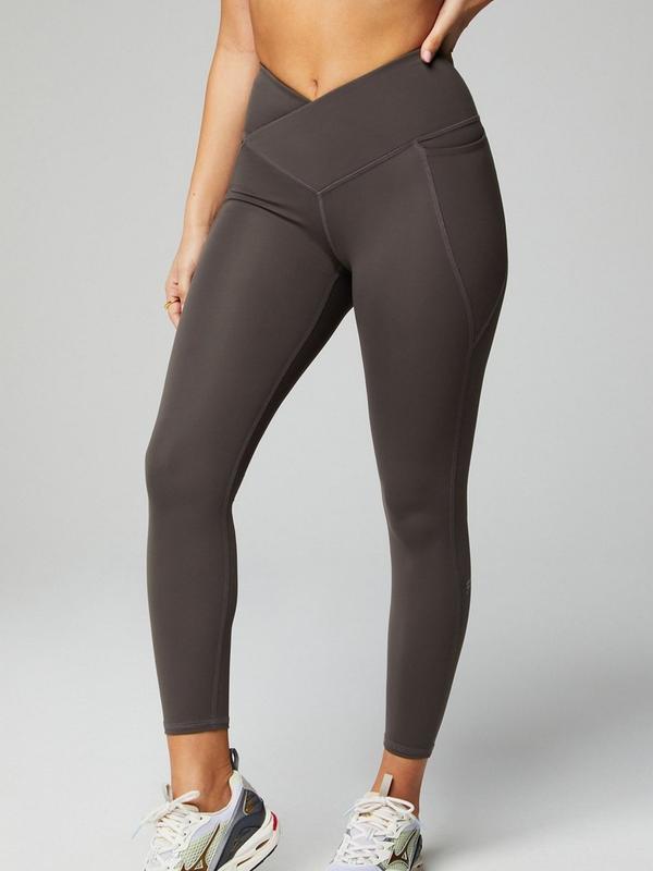 Fabletics Women's Oasis Crossover 7/8 Legging Fabletics Women's Oasis Crossover 7/8 Legging