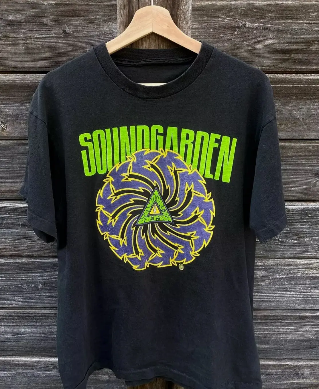 1991 Soundgarden ‘Badmotorfinger’ T-Shirt Made In USA, All Colors, Gift for Women Men, US Size S-6XL, 100% cotton, Classic Fit, Unisex T-Shirt