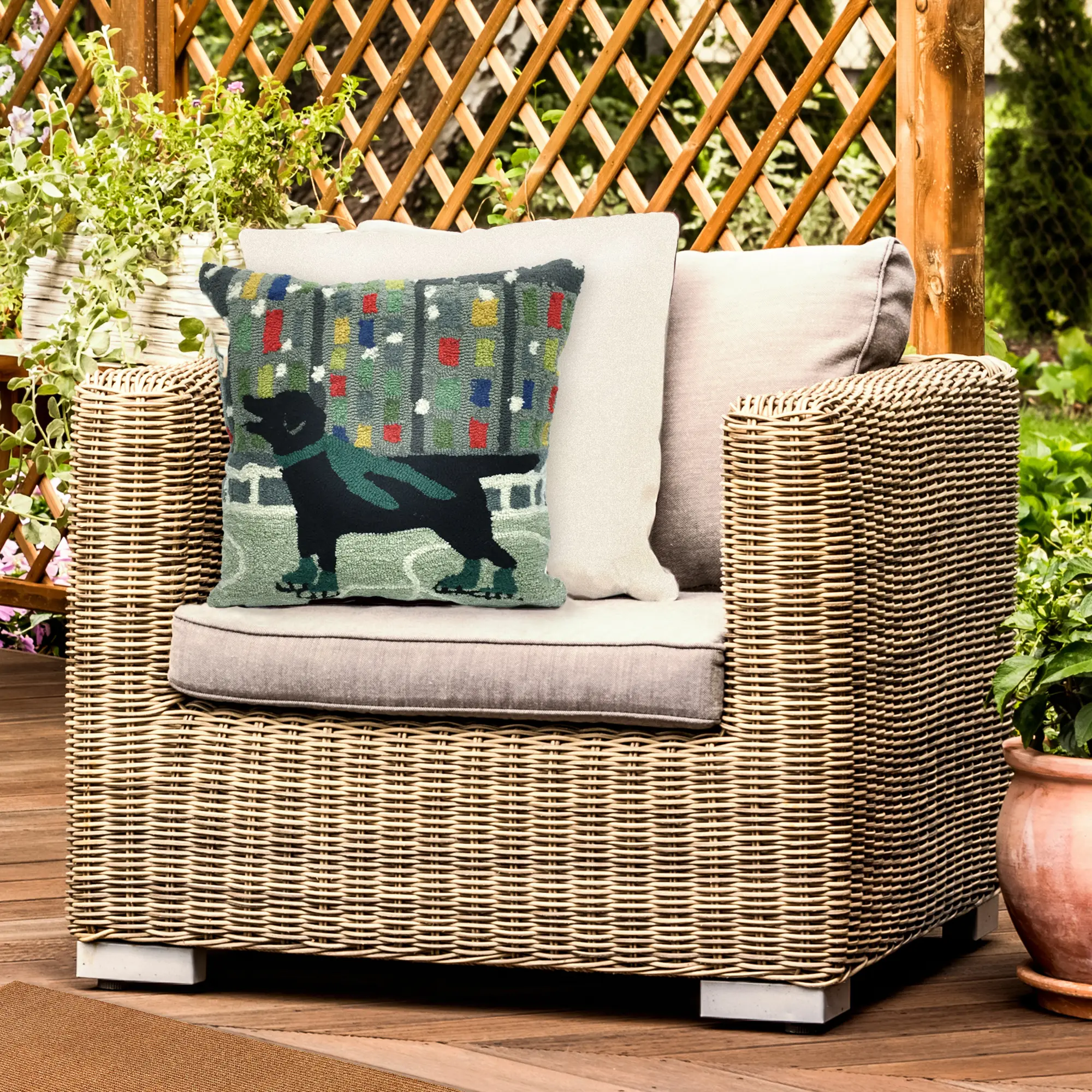 Lush Decor FRONTPORCH Handmade Indoor/Outdoor Creative Decorative Cushion - Transitional, Graphic, Casual Animal Accent Cushion for Porch (Holiday Ice Dog), Cushions For Porch
