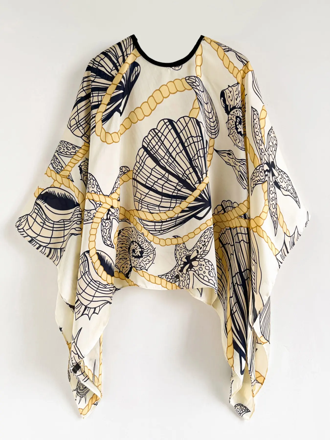 Elegant Shell Pattern Printed Shawl, Fashion Shawl, Vibrant Silk Scarf, Fitted Animal Shape Wrap, Suitable for All Seasons Travel, Boho Style Scarf