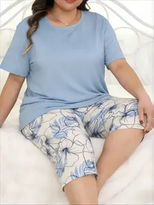 Fresh Light Blue Solid Top with Tropical Floral Print, Plus Size Seven-Quarter Pants Sleepwear Set, Loose Fit Comfortable Home Two-Piece