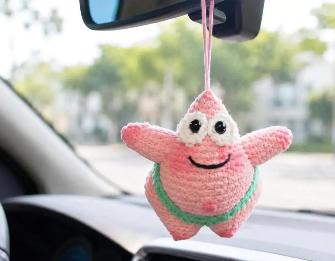 Cute Pink Starfish Crochet Car Hanging Ornament – Handmade Amigurumi Rearview Mirror Charm, Funny Plush Car Accessory, Cute Gift for Women