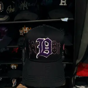 1:1Dandy Hats s4dboys Friends and Family 1:1 Black Cap with Purple and White Lettering Design for Stylish Look