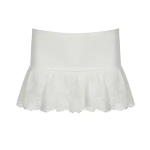 ChicLace Mini Skirt for Trendy Fashion Enthusiasts Seeking Elegant Everyday Style