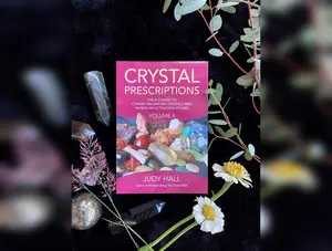 Crystal Prescriptions : The A-Z Guide to Chakra and Kundalini Awakening Crystals (Volume 4)
