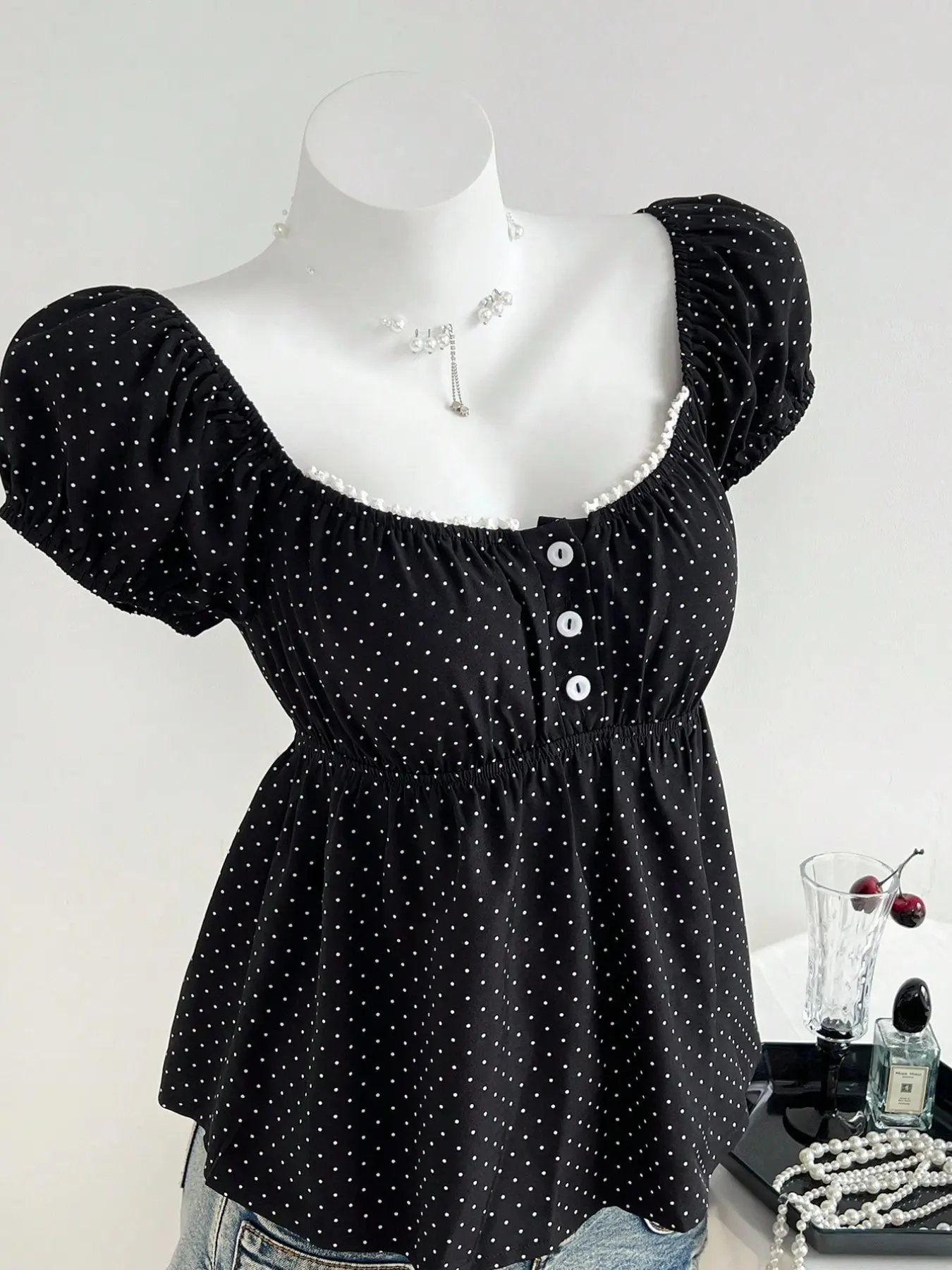 Women's Comfortable Square-Neck Short-Sleeve Blouse, Polka Dot Pattern, Ideal for Casual Daily Wear Women's Comfortable Square-Neck Short-Sleeve Blouse, Polka Dot Pattern, Ideal for Casual Daily Wear