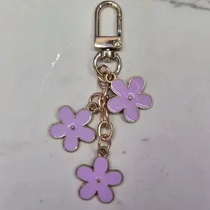 Lilac Purple Daisy Flowers Kindle Charm