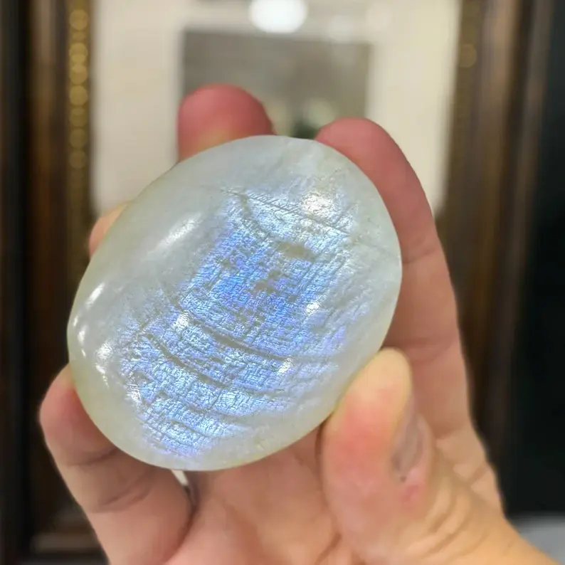 Natural Blue Moonstone Tumbled Pocket Crystals - 60-100g Ancient Wisdom Natural Stone Mineral Specimens, Crystal Decorative Ornaments for Jewelry Accessories, Enhances Intuition, Good Fortune in Love, Inner Growth and Strength, New Beginnings