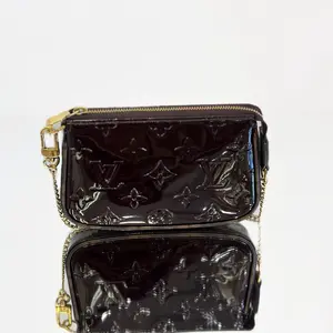 Pre-owned leather Mini Bags Louis Vuitton Monogram Vernis Mini Accessories Pochette