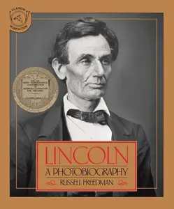 Lincoln: A Newbery Award Winner by Russell Freedman [Paperback Book]