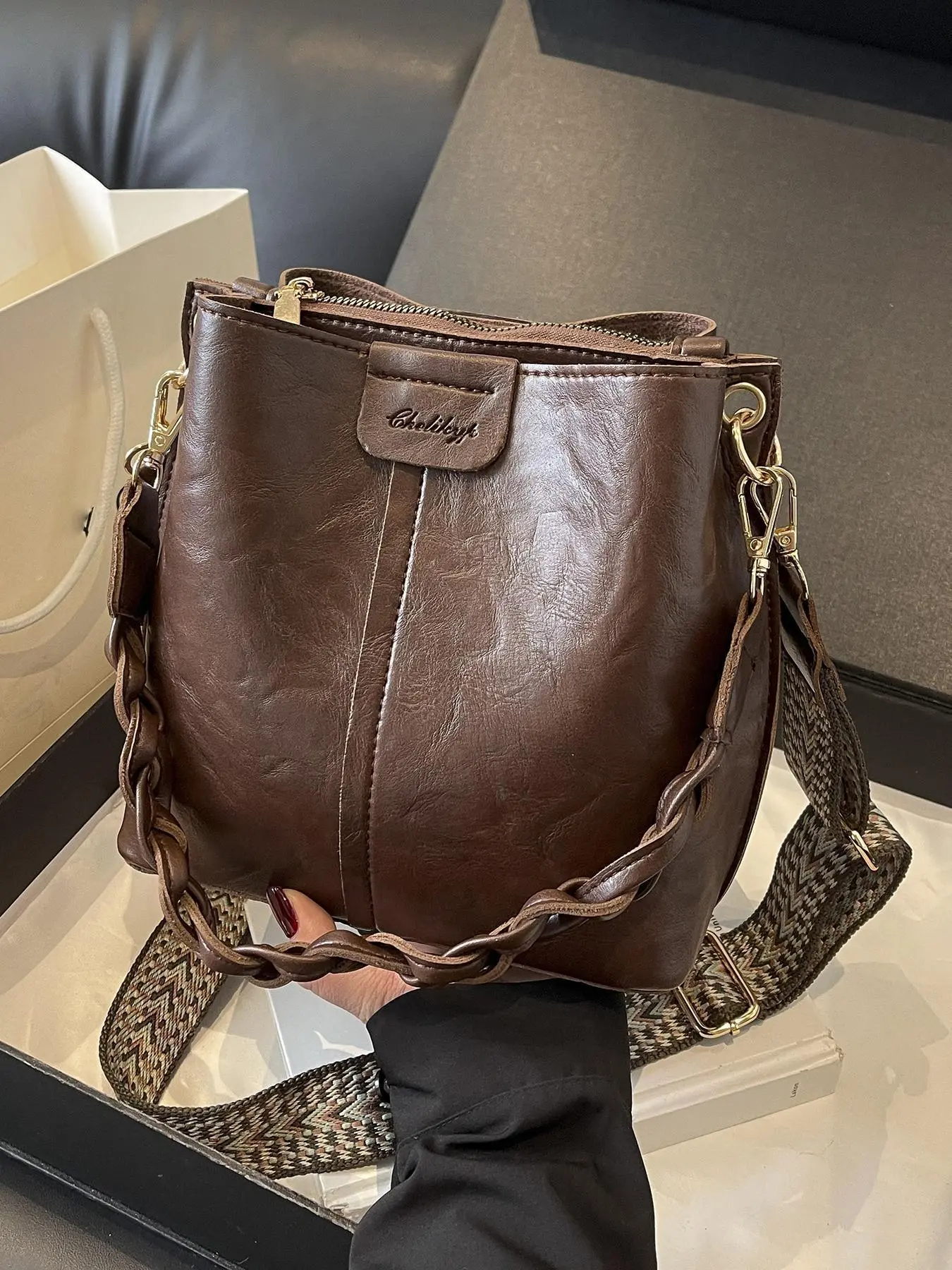 Women's Braided Strap Bucket Bag, Solid Color Shoulder Bag for Daily Use, Casual Commuting Bag, Messenger Bag, Crossbody Purses, Stylish Crossbody Bags, Pu Leather Bag
