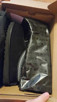 UGG Men\'s Black Packaging s-l400.jpg main image 2