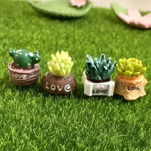 Resin Mini Plant Home Car Decor Desk Accessory Decoration Ornaments with Love Label and Succulent Design