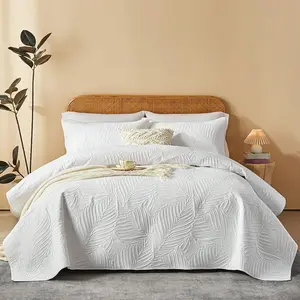 2/3pcs Elegant Microfiber Quilt Set - Soft & Lightweight, Luxurious Leaf Pattern Bedspread & Pillowcases In Beige/Grey - Soundwave Technology Embossed, For All-Season Comfort - Machine Washable Bedding Set
