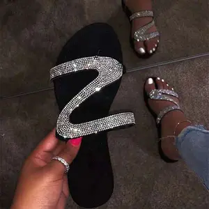 Women's fashionable rhinestone sandals, comfortable large-size flat sandals for outdoor wear