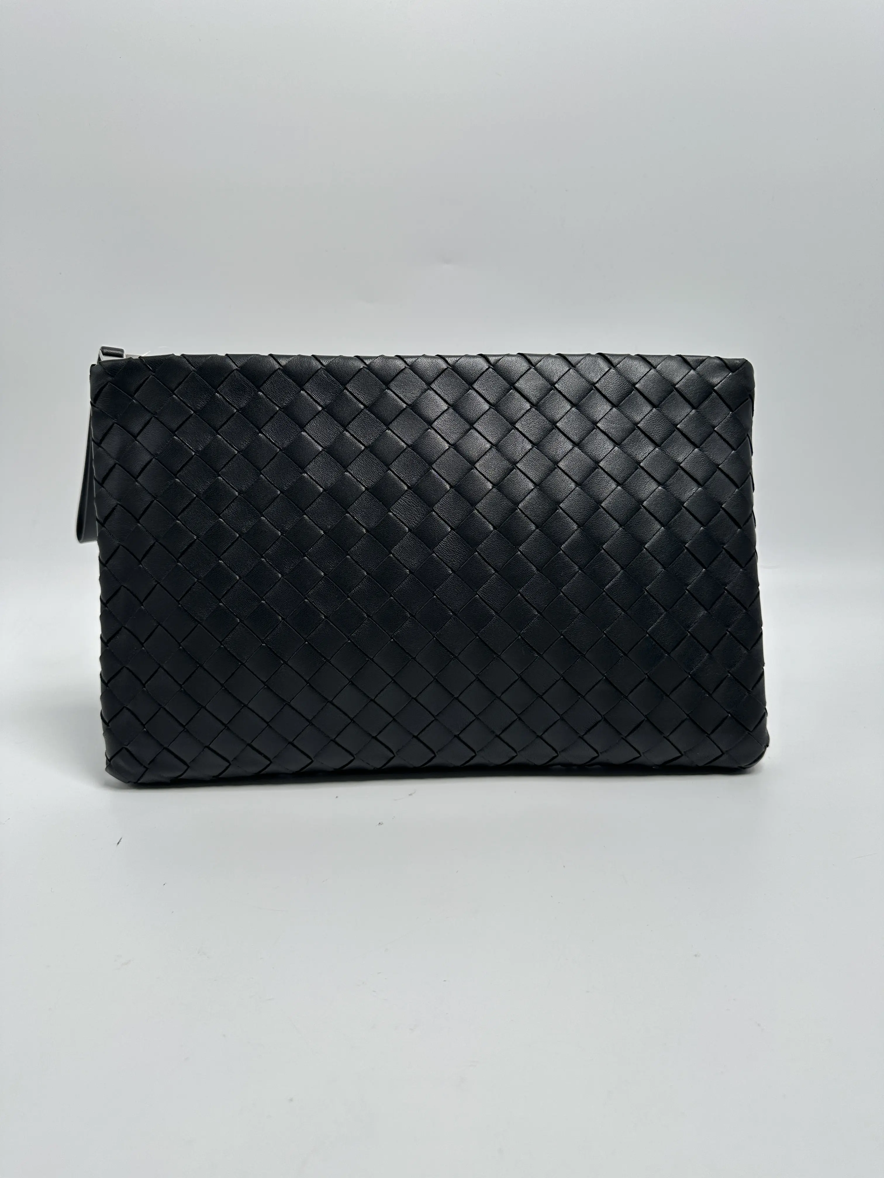 Pre-owned BOTTEGA VENETA leather Clutches & Wristlets Intrecciato Zip Pouch Clutch Black BIN001BV