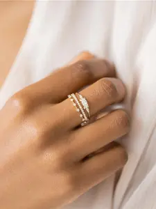 The three piece set of full diamond zircon rings is suitable for daily wear, vacation dates, and other occasions, and is also a surprising and exquisite small gift