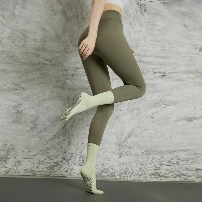 Light green [mid-tube five-finger] 2 pairs