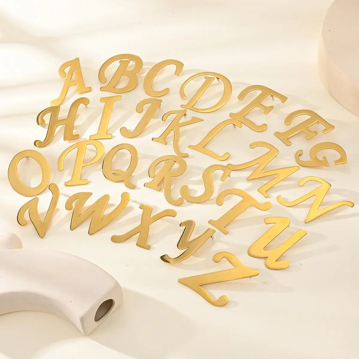 18K Gold-plated Initial Earrings, Stylish Retro Exaggerated 26 Letter Design A-Z Stainless Steel Earrings, Anniversary Commemoration, Suitable for Banquets, Parties, Vacations, Daily Life or Gift Giving, Suitable for Both Men and Women