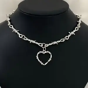 Gothic Love Thorn Necklace with Heart-shaped Pendant, Stylish Punk Retro Style Jewelry for Daily Wear And Gift Giving