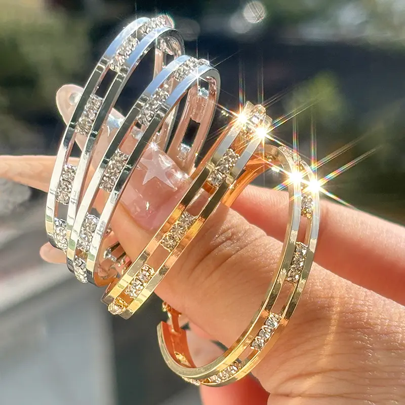 A Big Hoop Earrings,Luxury Earrings for Mom,Exquisite earrings for women,earring for women , combining practicality and ceremony, Mother's Day gift, Casual Trendy Jewelry，accessories for women， Jewelry gift for her，14k gold-plated