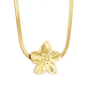 STATEMENT GOLD - Plumeria Necklace