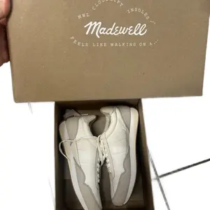 Madewell Women's White Sneakers - Comfortable & Stylish Casual Shoes for Everyday Wear