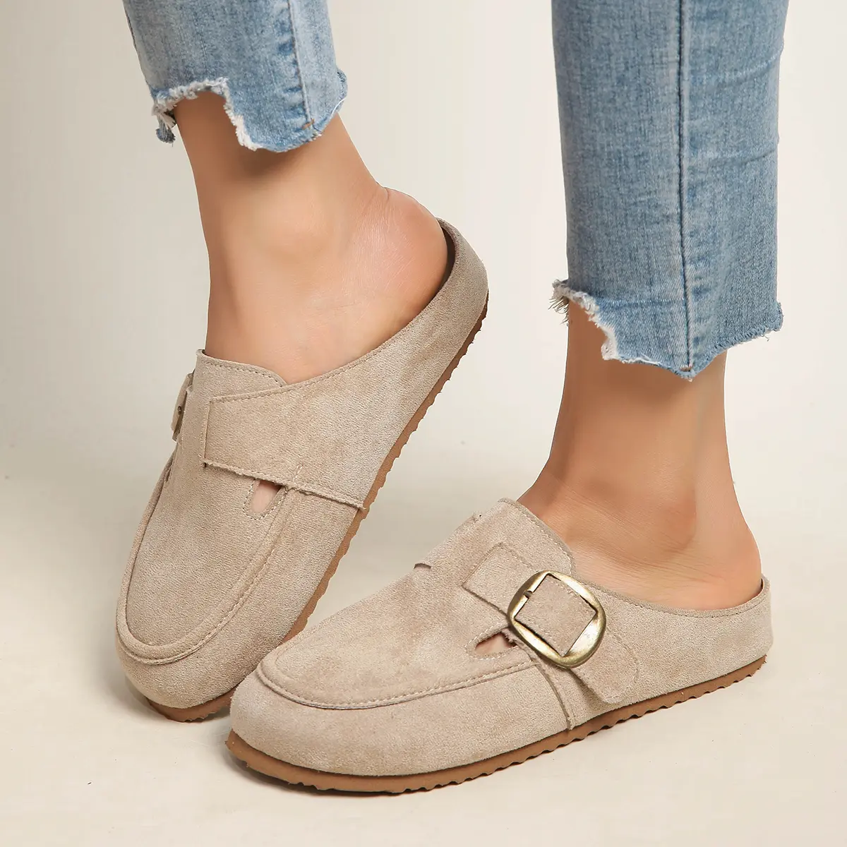 Women's Soft Suede Mules Clogs, Closed Toe Slip-On Flats with an Adjustable Buckle, Comfortable Casual Elegant Footwear with a Non-Slip Sole, Minimalist
