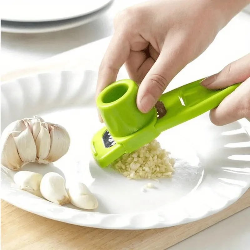1pc Manual Garlic Grinder, Manual Multi-function Ginger Knife, Plastic Kitchen Garlic Grater, Outdoor Cooking Grinding Tool, Kitchen Utensils
