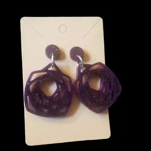 Infinite Glow in the dark dangling earrings in Plum/violet color