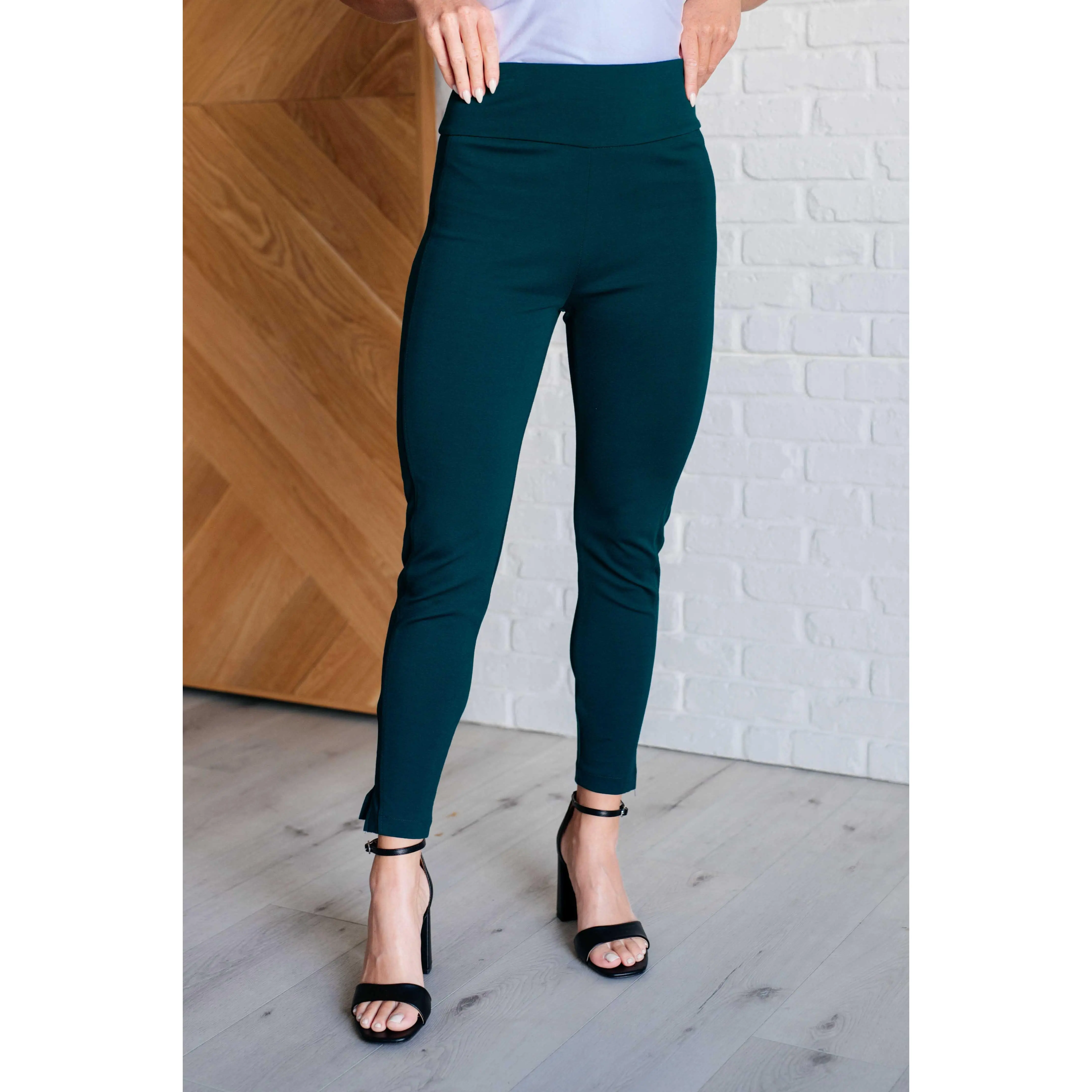 Magic Ankle Crop Skinny Pants in Hunter Green