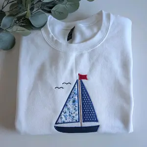 Sailboat Patchwork Crewneck Sweatshirt - Versatile Design for Casual Wear