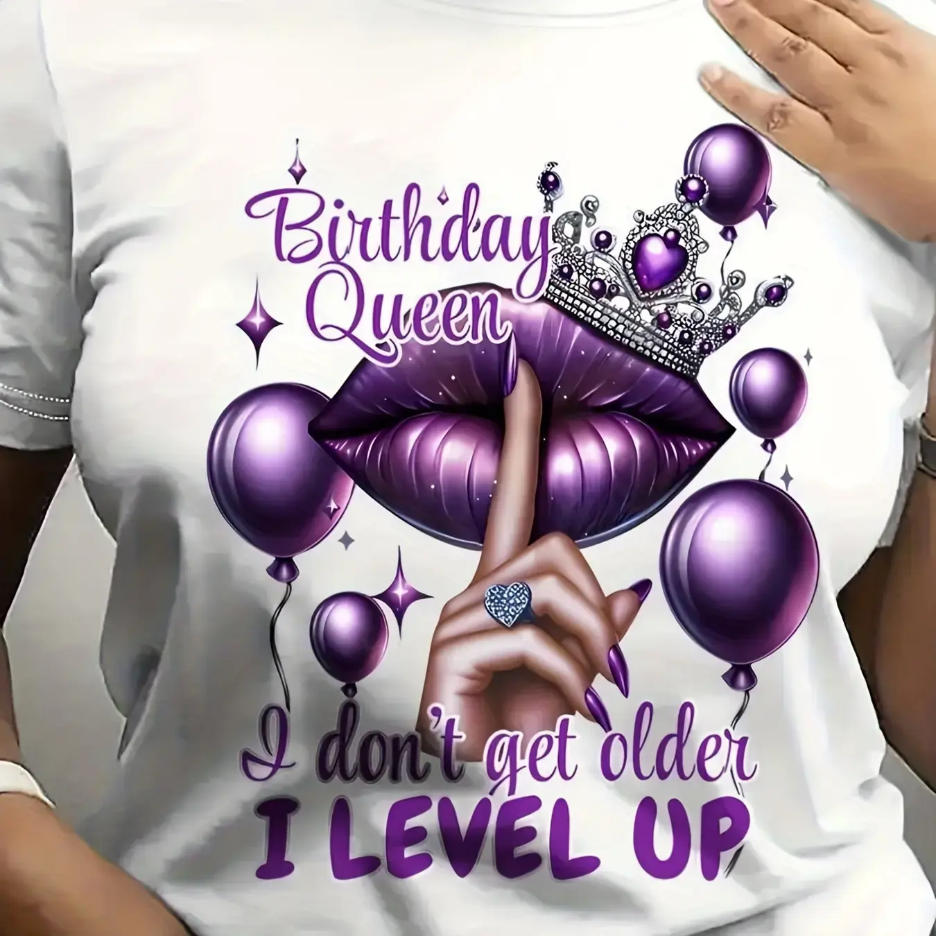 Women'S Funny Birthday Queen Graphic T-Shirt - "I Don't Get Older I Level Up" Slogan with Crown & Lip Print, Loose Fit Short Sleeve Crew Neck, Stretchy Medium Fabric, Machine Washable Casual Top for Casual Attire & Birthday Parties