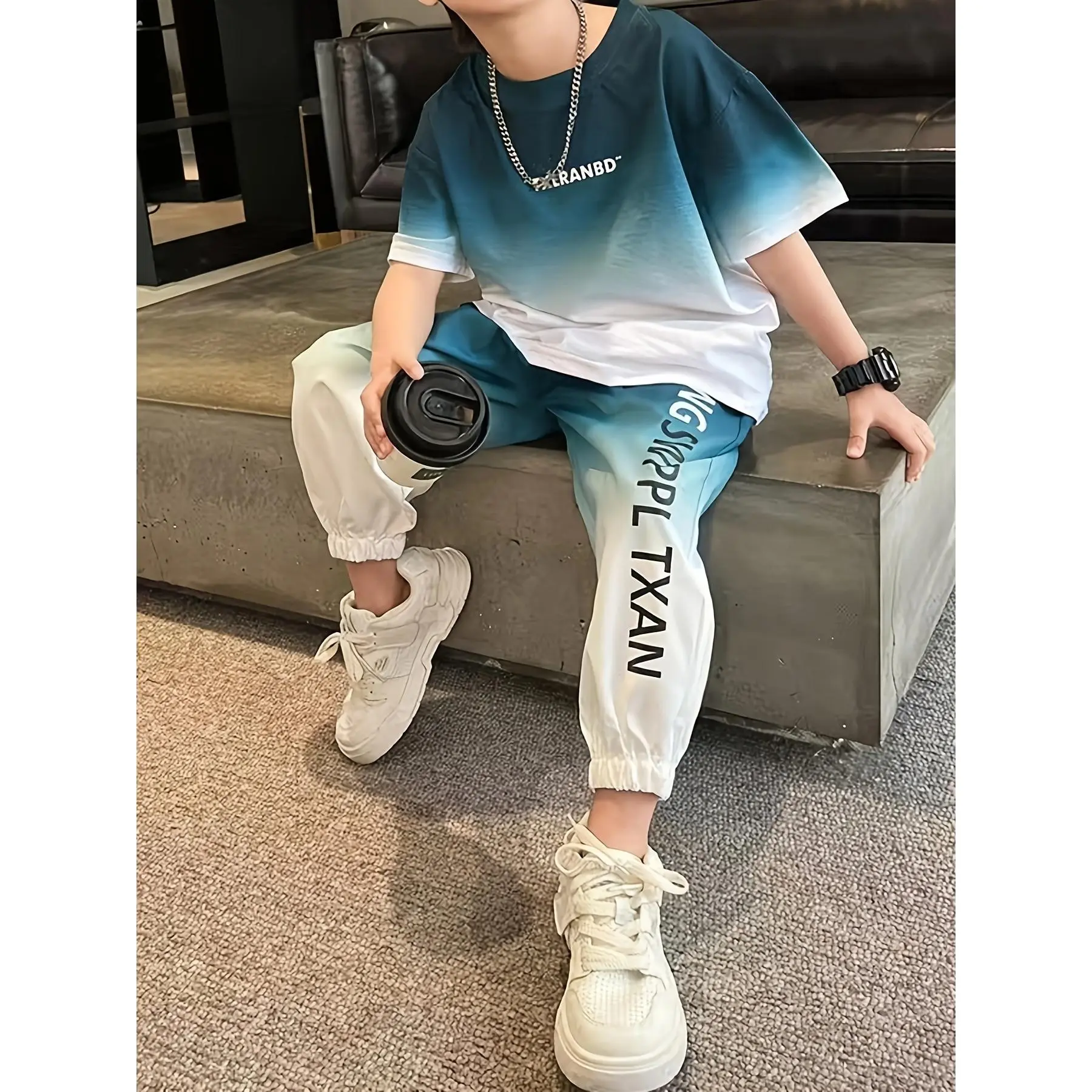 Boys' Two-Piece Set, a Comfortable Summer Sports Outfit for Older Kids Featuring a Gradient Letter Print Pullover T-Shirt And Casual Cropped Pants, for Outdoor