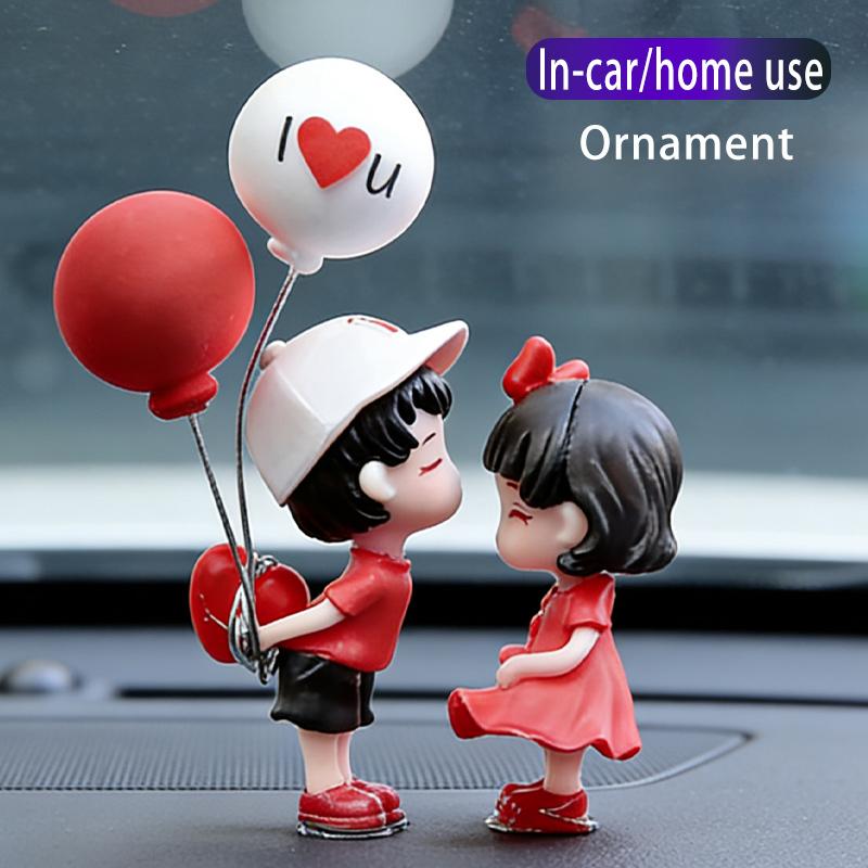 Cute Couple Car Dashboard Decorations, Lovely Couple Kiss Cartoon Figurines Car Ornament, Resin Material Boy Girl Car Interior Decoration with Balloon for Car Dashboard Gifts