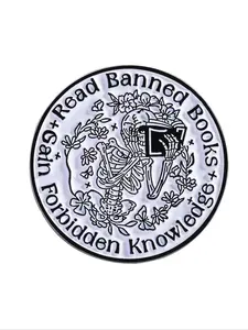 Read banned books skull quote brooch cartoon badge paired with clothing backpack fashion jewelry suitable for men and women daily wear exquisite gift for friends