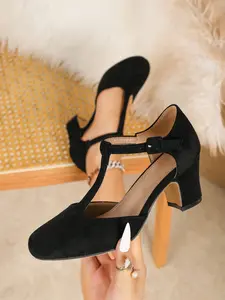 Fashion Comfortable T-Strap Suede Shallow High Heels Women Retro Round Toe Elegant Flats Three Colors Black/Khaki/Red For Commute Date Wedding Party Banquet Daily Valentine's Day Easter Mother's Day