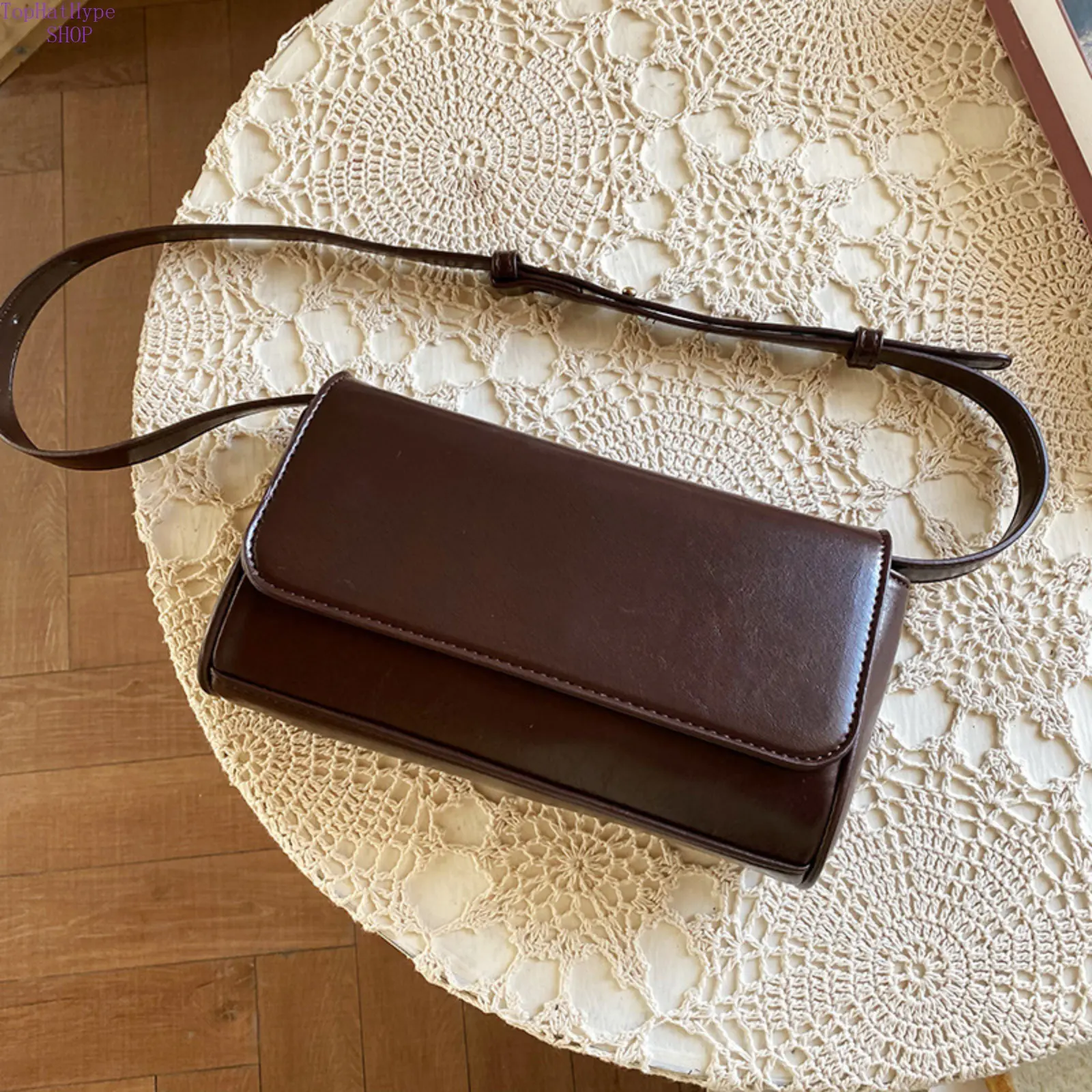 Women's Casual Retro Crossbody Bag, Textured Oil Wax Leather Square Purse with a Chain Strap for Shoulder or Underarm Carry, Square Shape, Textured Wax