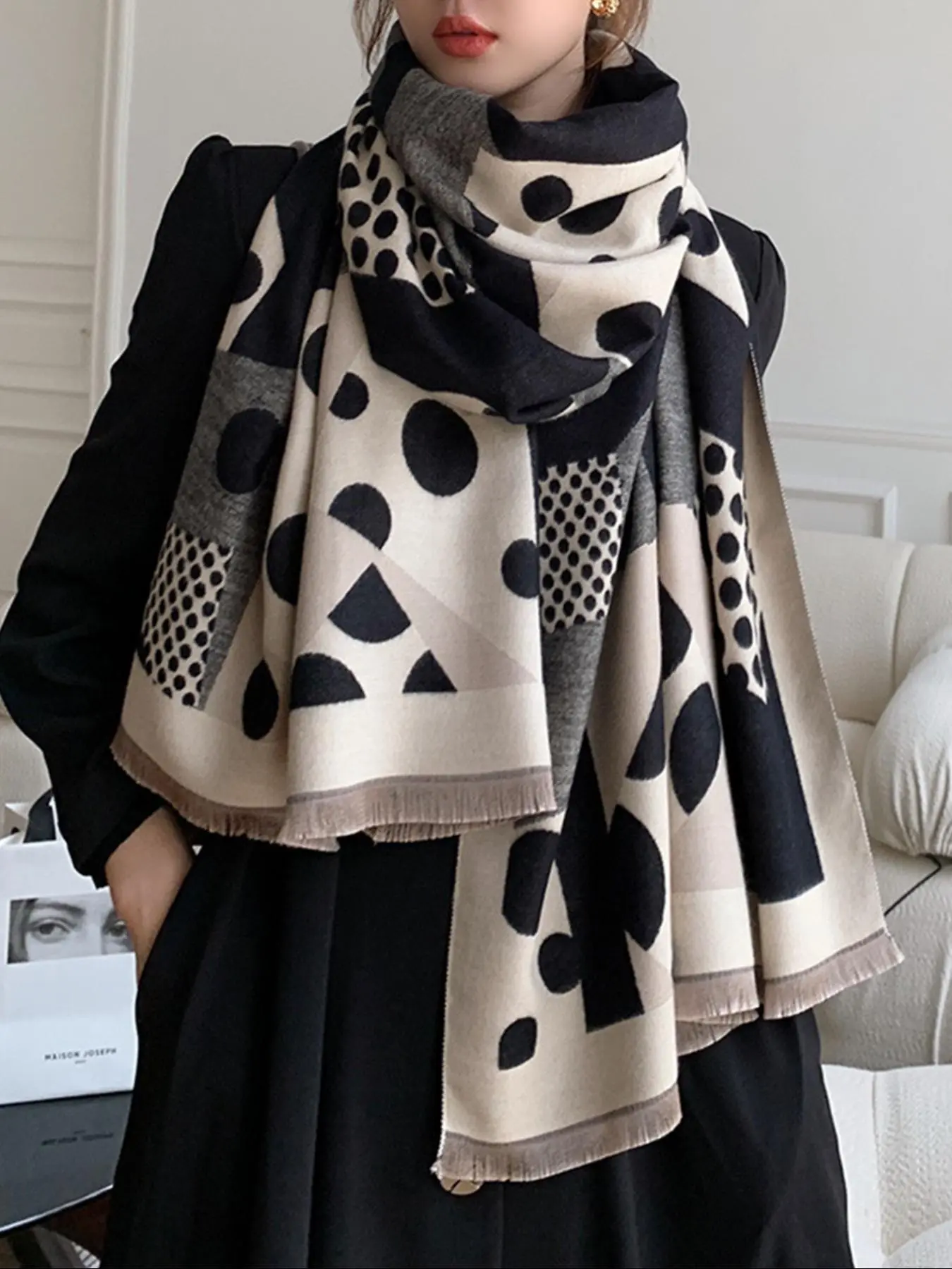 Women's Polka Dot Pattern Tassel Detail Scarf, Neck Scarf, Casual Soft Warm Shawl for Fall & Winter, Fashion Accessories for Daily Wear, Tassel Decor Shawl, Fringe Trim Shawl, Scarf Wrap