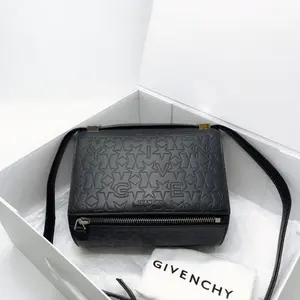Pre-owned Givenchy Leather Shoulder Bags 7.8'' R3589 Shoulder Bag C213608366 0408 T1 Qiqi