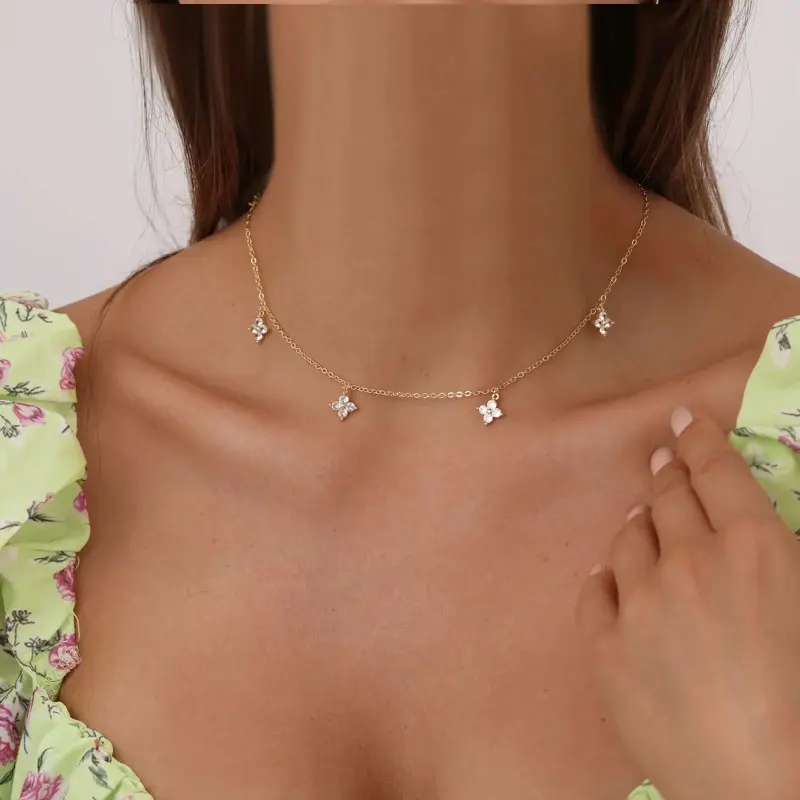 5-Petal Golden Zircon Necklace, Elegant Gold Tone Jewelry for Women, Dainty Sparkling Five-Petal Zircon Pendant, Minimalist Luxe Daily Accessory, Delicate Fashion Collar Ornament, Sophisticated Costume Necklace, Ideal Gift for Birthday, Anniversary, Datin