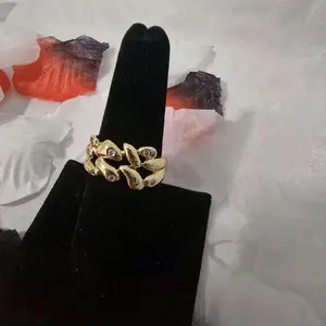 14 Karat Gold Plated Unique Leaf Shape Stone-Adorned Fashion Ring - Elegant Costume Jewelry Accessory for Fashion Rings Enthusiasts, Unique Rings