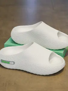 New Soft Bottom Outdoor Slippers for Women, Fashion Casual One-Layer Slippers, Home Silent Non-Slip Cool Slippers for Men