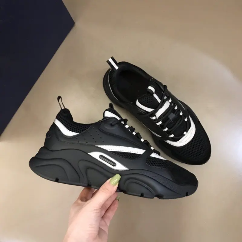 2025 Couple Running  New Thick-Soled Glow-in-the-Dark Dad  Fashion Breathable Casual Sports Trend shoes