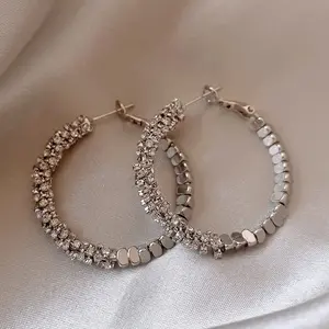 Unique Circle Earrings - High-End Stud Earrings in Two Colors - Broken Design